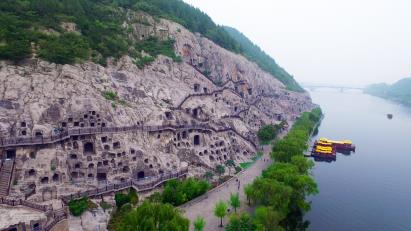 景點：龍門石窟全景